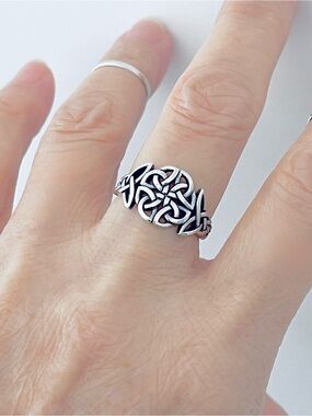 Sterling Silver Trinity Weave Celtic Ring, Triquetra Rings, Love Knots Jewelry